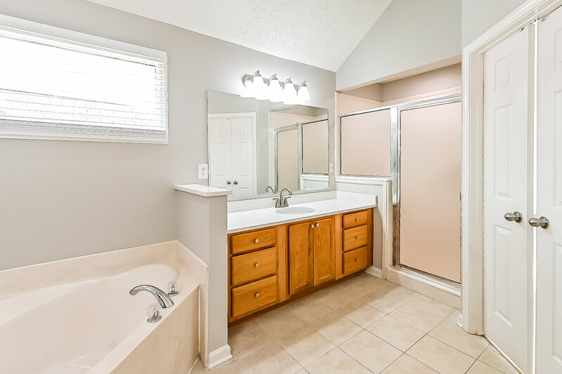 3,120/Mo, 6480 Cheyenne Dr Olive Branch, MS 38654 Main Bathroom View