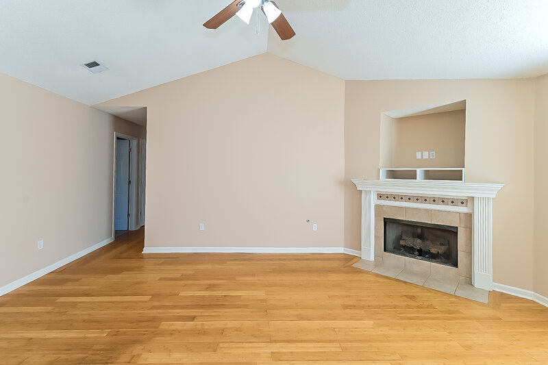 1,565/Mo, 9097 Bentley Woods Dr Southaven, MS 38671 Living Room View