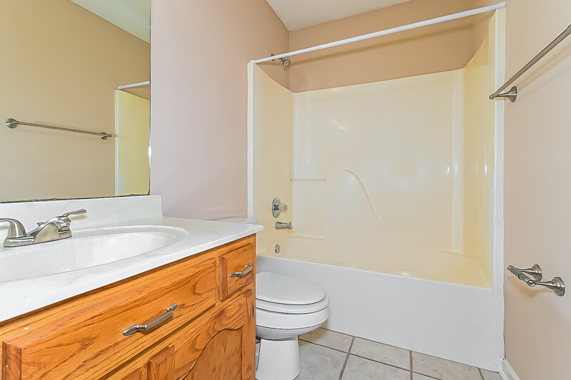 1,565/Mo, 9097 Bentley Woods Dr Southaven, MS 38671 Main Bathroom View