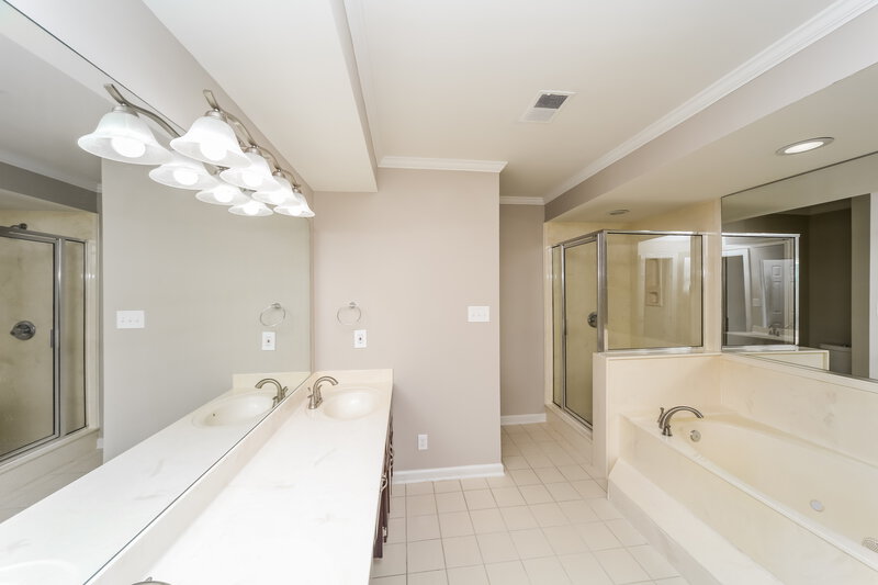 2,565/Mo, 6404 Evergreen Dr Southaven, MS 38671 Main Bathroom View