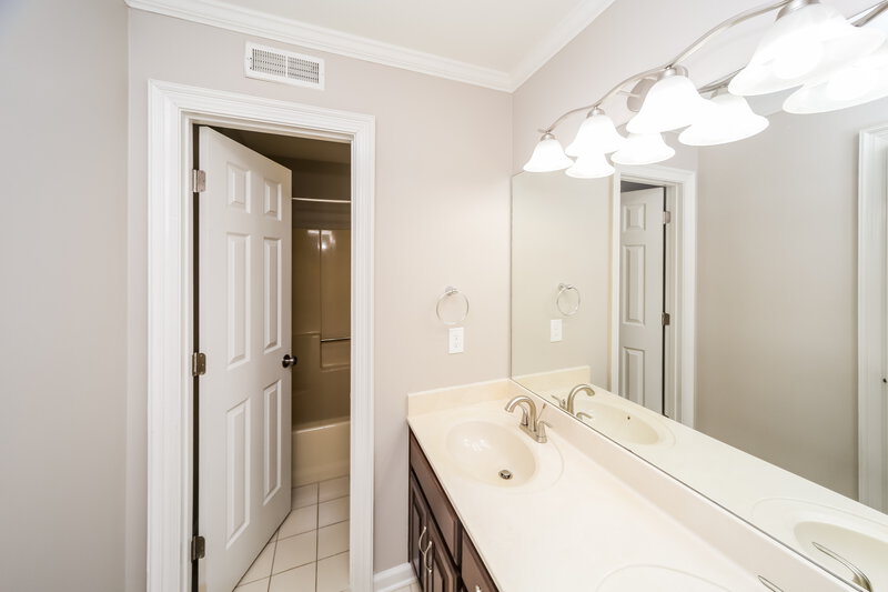 2,565/Mo, 6404 Evergreen Dr Southaven, MS 38671 Bathroom View