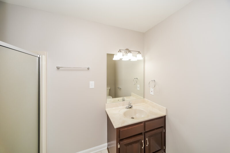 2,565/Mo, 6404 Evergreen Dr Southaven, MS 38671 Bathroom View 2