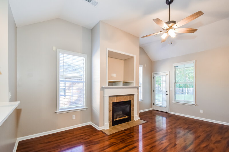 1,975/Mo, 4894 Shadow Cv Arlington, TN 38002 Living Room View