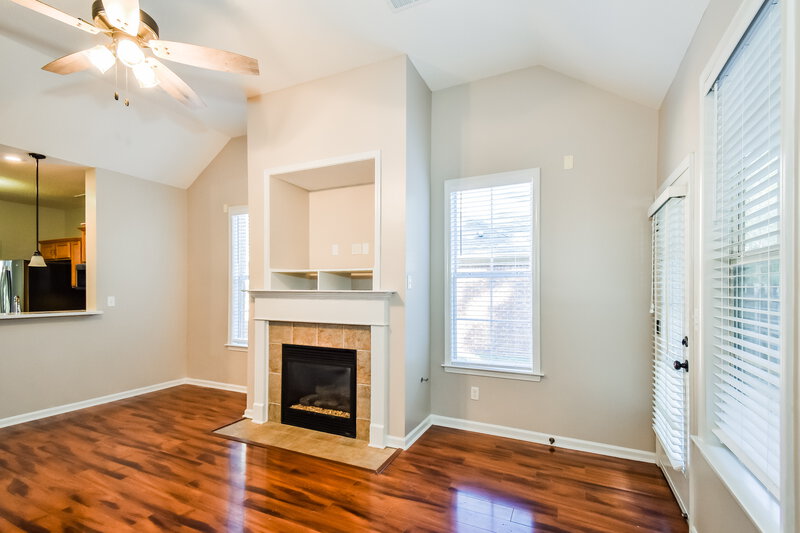 1,975/Mo, 4894 Shadow Cv Arlington, TN 38002 Living Room View 2
