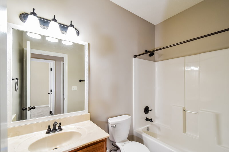 1,975/Mo, 4894 Shadow Cv Arlington, TN 38002 Bathroom View
