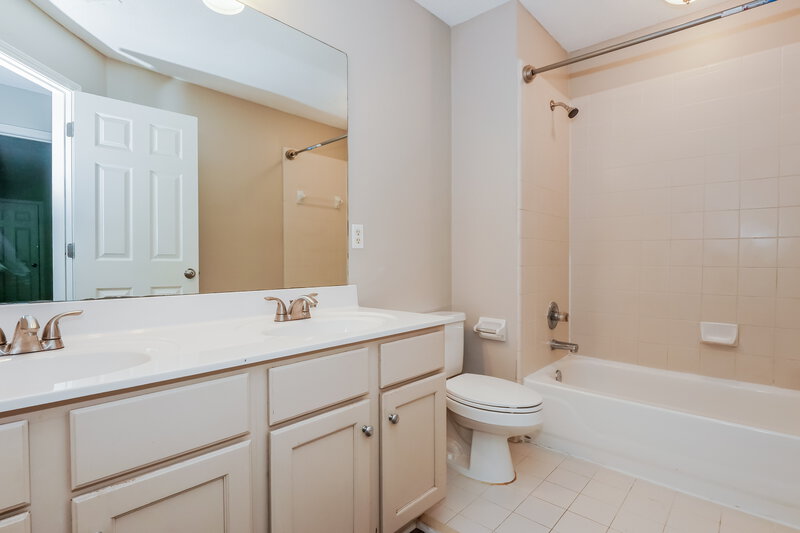 0/Mo, 8895 Linell Cv Cordova, TN 38016 Bathroom View
