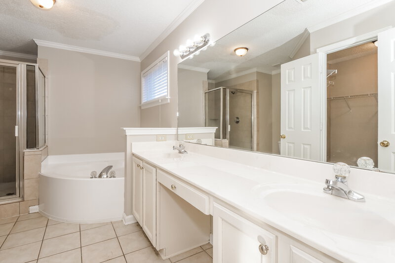 2,165/Mo, 8421 Trinity Rd Cordova, TN 38018 Main Bathroom View