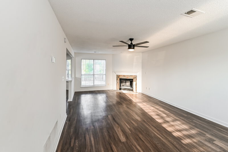 2,105/Mo, 7159 Creekside Dr Olive Branch, MS 38654 Living Room View 2