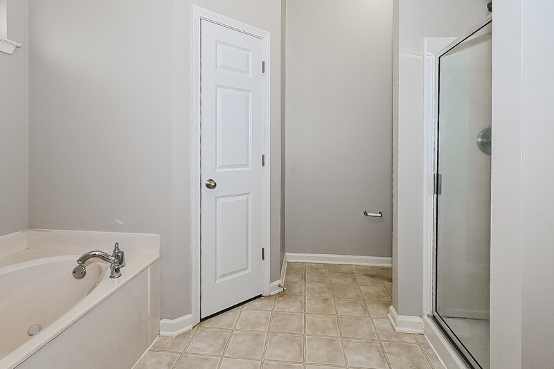 1,770/Mo, 6674 Red Hawk Cv Olive Branch, MS 38654 Main Bathroom View 2
