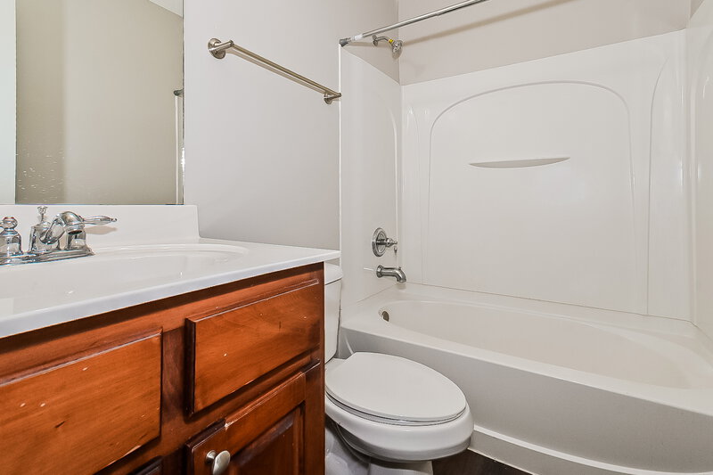 1,770/Mo, 6674 Red Hawk Cv Olive Branch, MS 38654 Bathroom View
