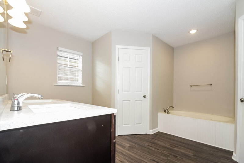 2,760/Mo, 10195 New Well Ter Cordova, TN 38016 Main Bathroom View