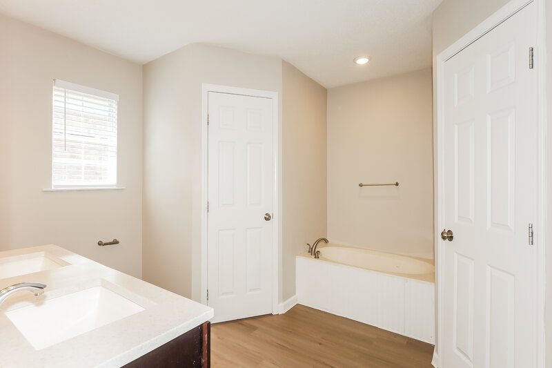1,865/Mo, 10195 New Well Ter Cordova, TN 38016 Main Bathroom View