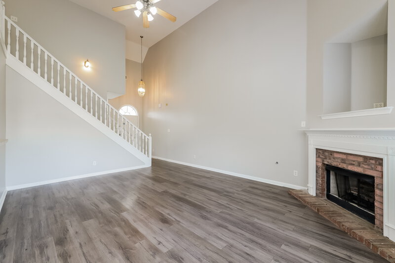 2,340/Mo, 10076 Sutton Ridge Ln Cordova, TN 38016 Living Room View 2
