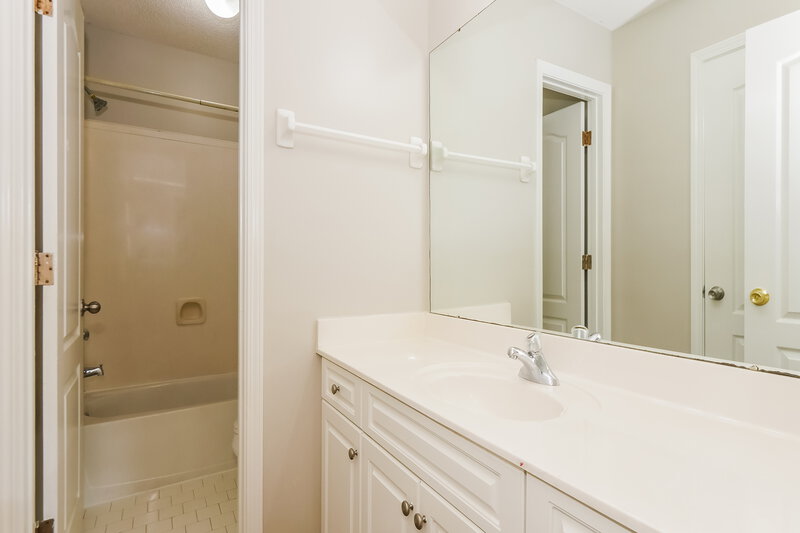 2,220/Mo, 10076 Sutton Ridge Ln Cordova, TN 38016 Bathroom View