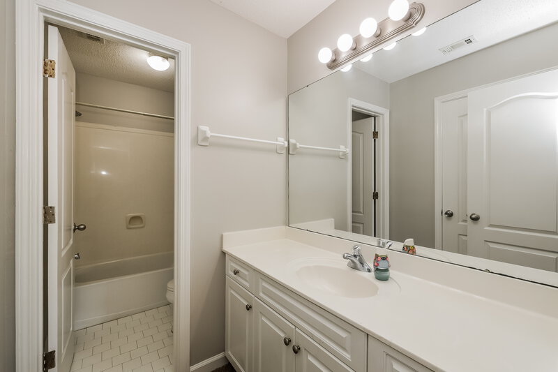 2,340/Mo, 10076 Sutton Ridge Ln Cordova, TN 38016 Bathroom View