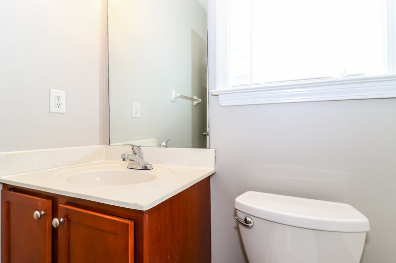 1,575/Mo, 9992 Misty Elm Dr Cordova, TN 38016 Bathroom View
