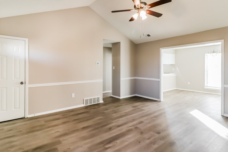 1,680/Mo, 6587 Alexander Rd Olive Branch, MS 38654 Living Room View 2