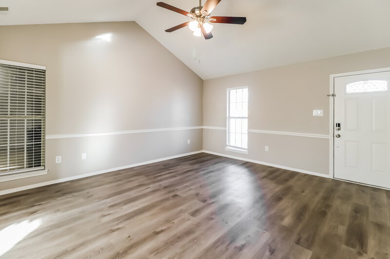 1,680/Mo, 6587 Alexander Rd Olive Branch, MS 38654 Living Room View 3