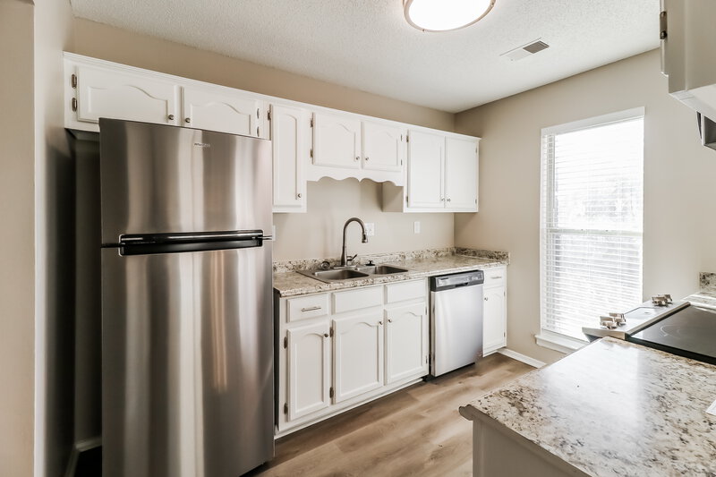 1,680/Mo, 6587 Alexander Rd Olive Branch, MS 38654 Kitchen View 2