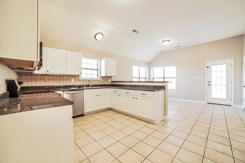 2,075/Mo, 3800 Lake Village Cv Olive Branch, MS 38654 Kitchen View