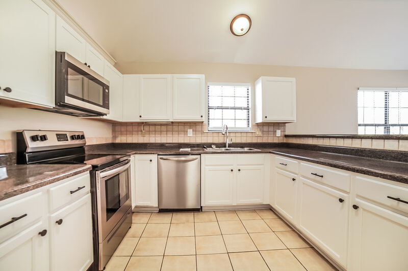 2,075/Mo, 3800 Lake Village Cv Olive Branch, MS 38654 Kitchen View 2