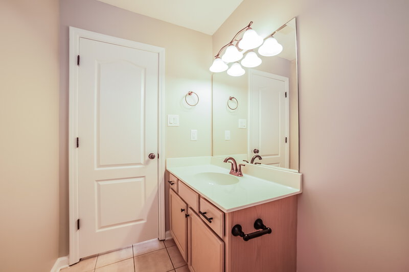 2,075/Mo, 3800 Lake Village Cv Olive Branch, MS 38654 Bathroom View