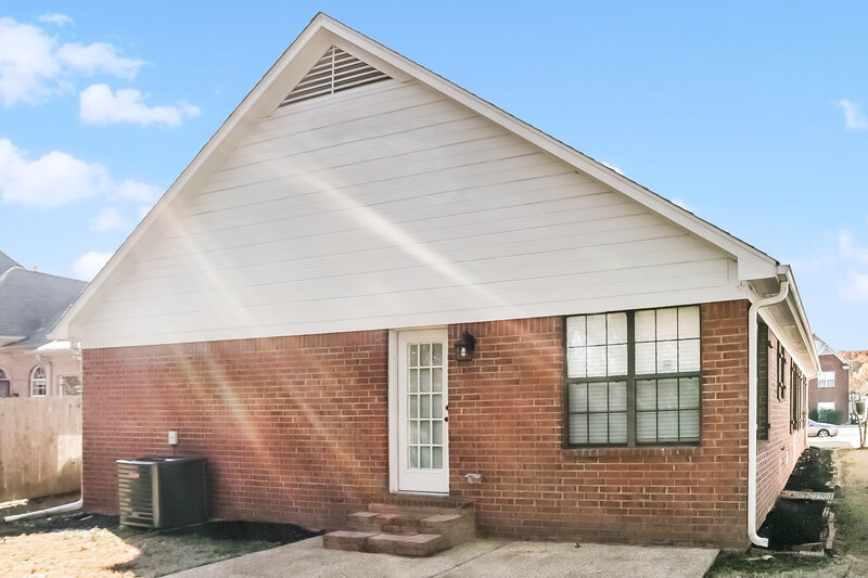 2,075/Mo, 3800 Lake Village Cv Olive Branch, MS 38654 Rear View