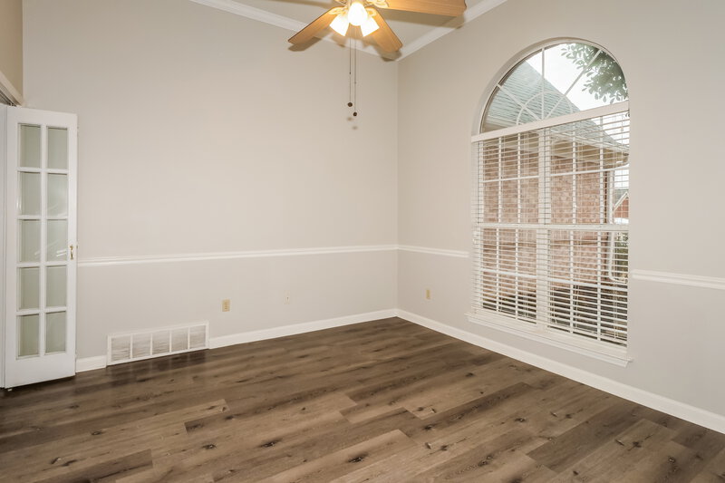 2,315/Mo, 5033 Thornebrook Cv Arlington, TN 38002 Dining Room View 2