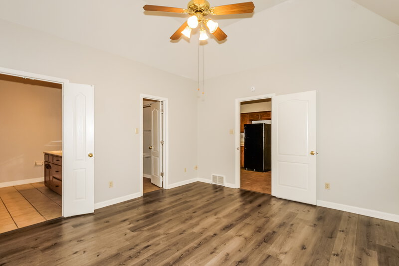 2,315/Mo, 5033 Thornebrook Cv Arlington, TN 38002 Main Bedroom View