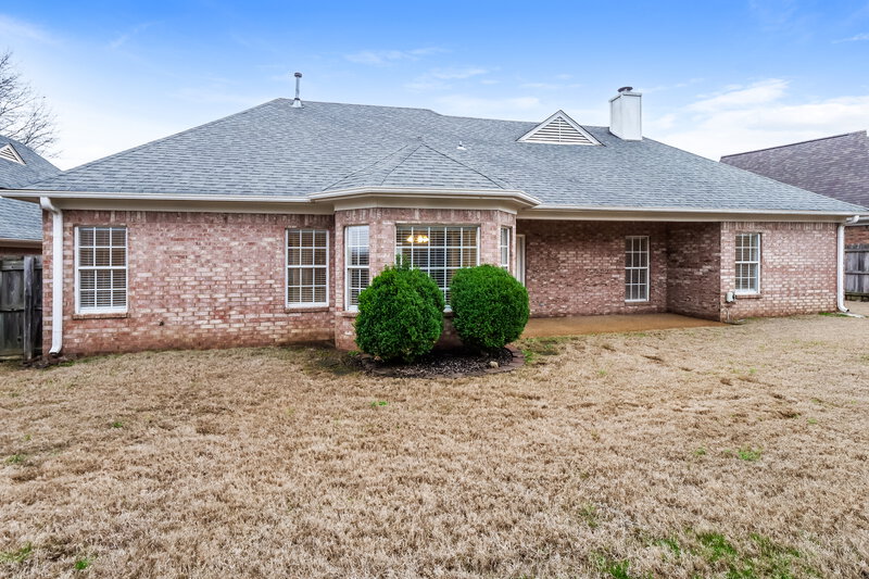 2,315/Mo, 5033 Thornebrook Cv Arlington, TN 38002 Rear View