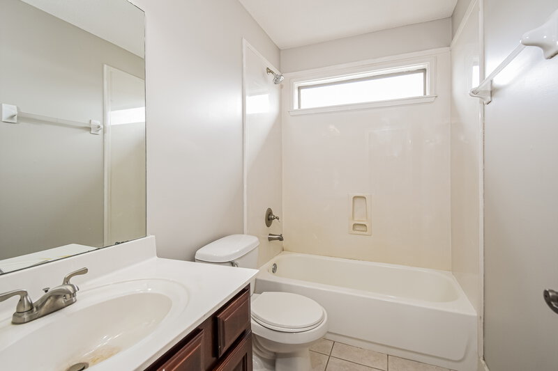 2,875/Mo, 7568 Espie Cv Memphis, TN 38125 Bathroom View