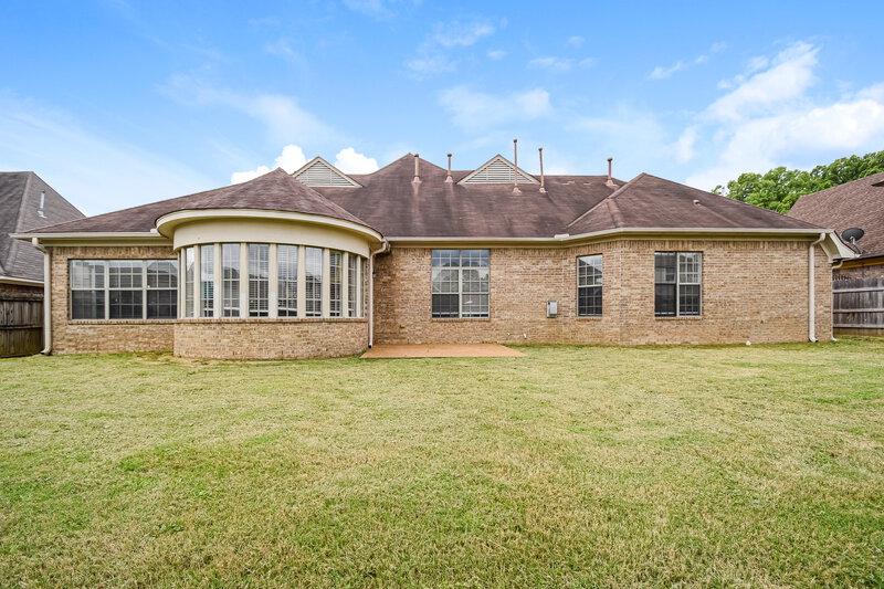 2,875/Mo, 7568 Espie Cv Memphis, TN 38125 Rear View