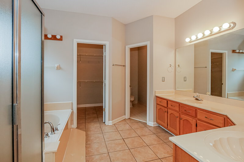 2,440/Mo, 2064 Milbrey St Cordova, TN 38016 Main Bathroom View