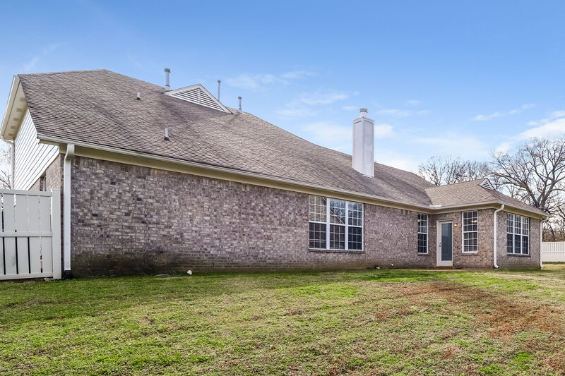 0/Mo, 8704 Brunswick Farms Dr Arlington, TN 38002 Rear View