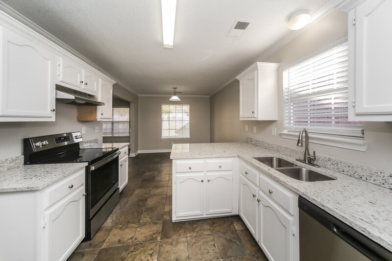 1,695/Mo, 2174 Rocky Stream Dr Cordova, TN 38016 Kitchen View 2