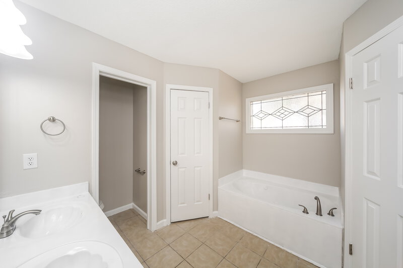 1,695/Mo, 2174 Rocky Stream Dr Cordova, TN 38016 Main Bathroom View