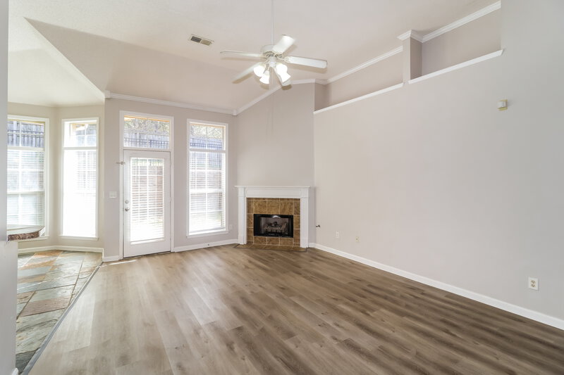2,225/Mo, 5363 Brookwater Cv S Memphis, TN 38125 Living Room View
