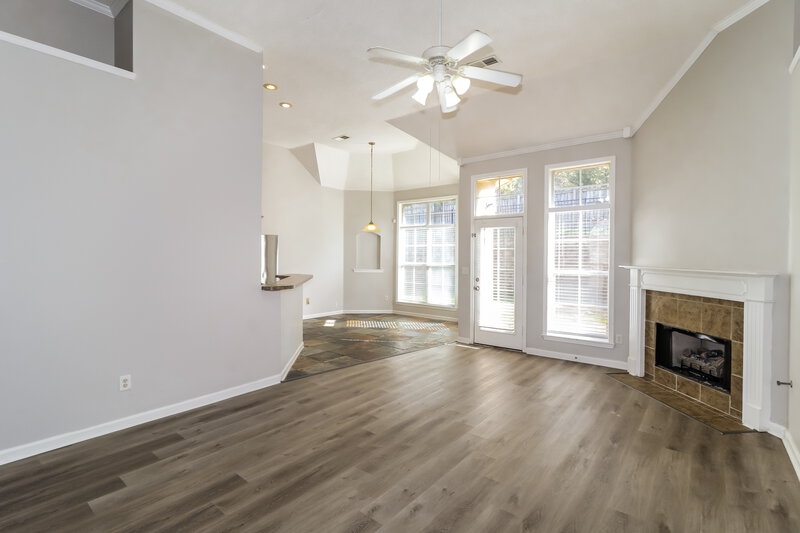 2,225/Mo, 5363 Brookwater Cv S Memphis, TN 38125 Living Room View 2