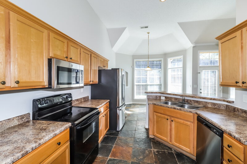 2,225/Mo, 5363 Brookwater Cv S Memphis, TN 38125 Kitchen View 2