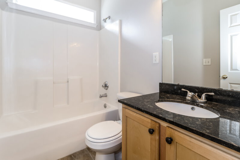 2,225/Mo, 5363 Brookwater Cv S Memphis, TN 38125 Bathroom View