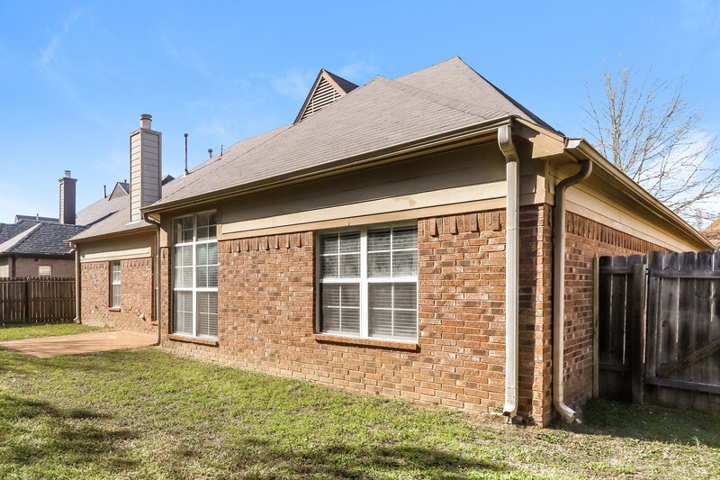 2,225/Mo, 5363 Brookwater Cv S Memphis, TN 38125 Rear View