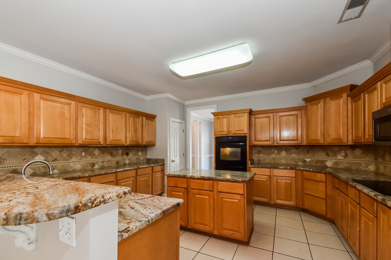 2,195/Mo, 1668 Kings Pond Cv Cordova, TN 38016 Kitchen View 2
