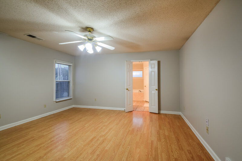 2,330/Mo, 4560 Wood Fox Cv Memphis, TN 38125 Main Bedroom View 2