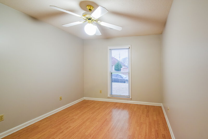2,330/Mo, 4560 Wood Fox Cv Memphis, TN 38125 Bedroom View 2