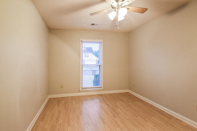 2,330/Mo, 4560 Wood Fox Cv Memphis, TN 38125 Bedroom View 3