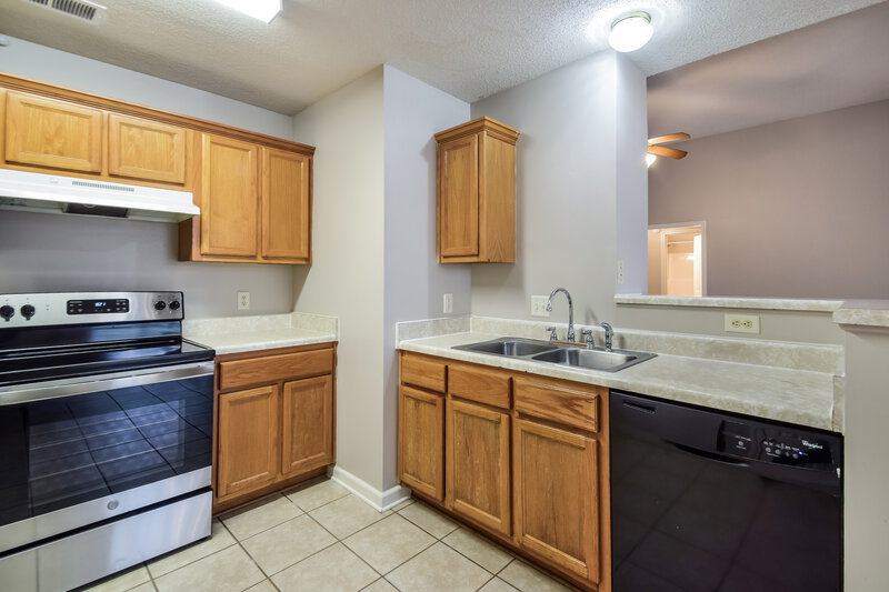 1,860/Mo, 7248 Bridgefield Dr Cordova, TN 38018 Kitchen View 2