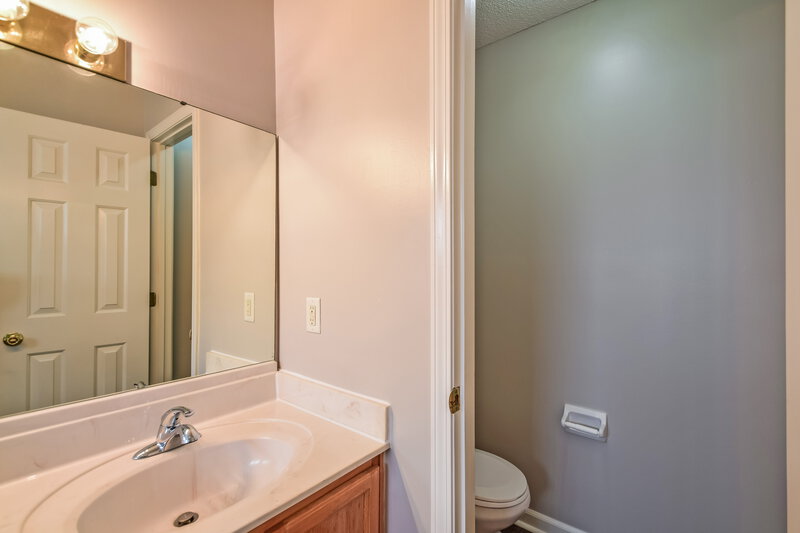 1,860/Mo, 7248 Bridgefield Dr Cordova, TN 38018 Bathroom View 2