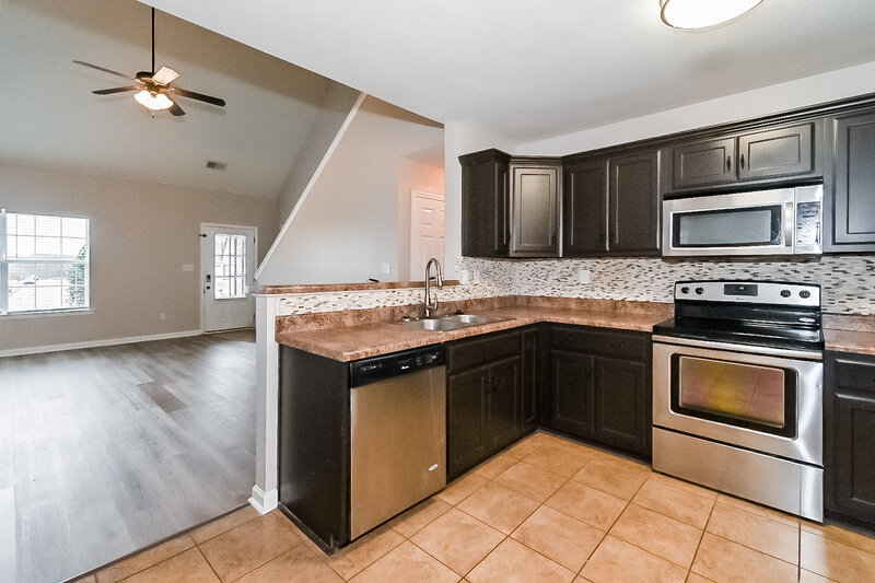 2,265/Mo, 663 Buttermilk Dr Nesbit, MS 38651 Kitchen View 2