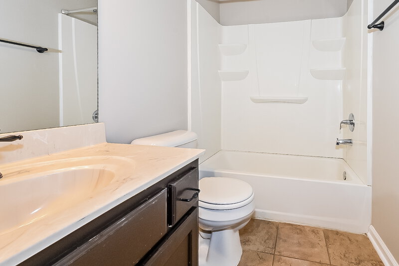 2,265/Mo, 663 Buttermilk Dr Nesbit, MS 38651 Bathroom View