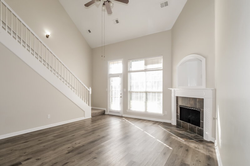 1,980/Mo, 4623 Tulip Bend Dr Memphis, TN 38135 Living Room View